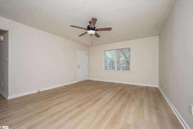 Building Photo - 475 Vinyard Rd