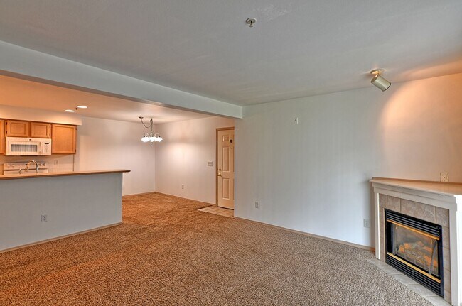 Building Photo - Charming 2-Bedroom Ground-Level Home in Qu...