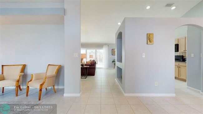 Building Photo - 1580 SW Santander Ave