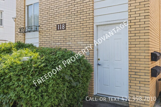 Building Photo - 118 Charles St