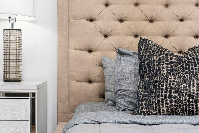 Building Photo - 2874 Grand Ave SW