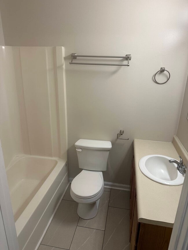 Building Photo - 216 S Mulberry St