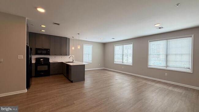 Building Photo - 134 Bridge St