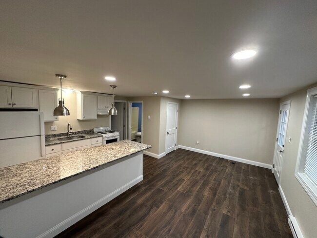 Building Photo - 61 River Rd