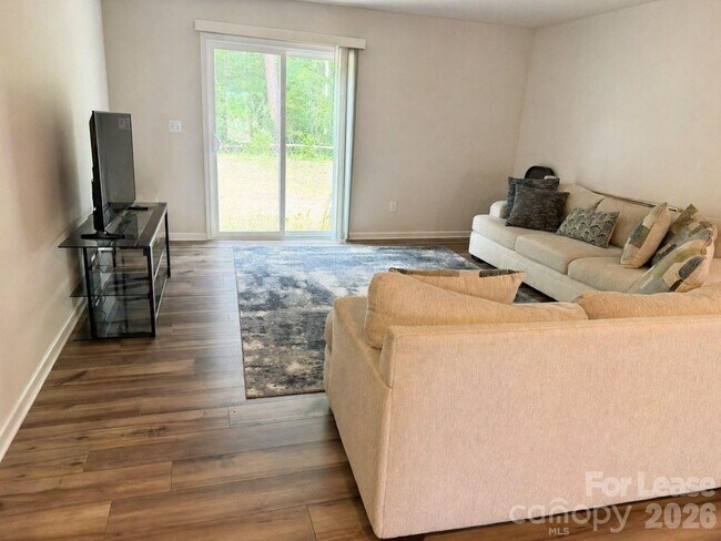 Building Photo - 10227 Chatham Run Ln