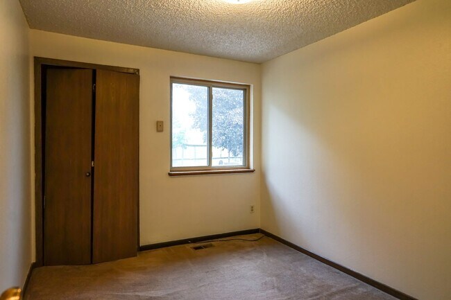Building Photo - Mini "Ranch" in Hayden