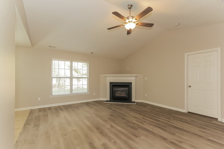 Building Photo - 460 Riverglen Dr NW
