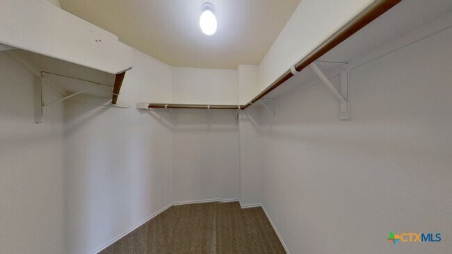 Building Photo - 411 Quail Hollow Dr