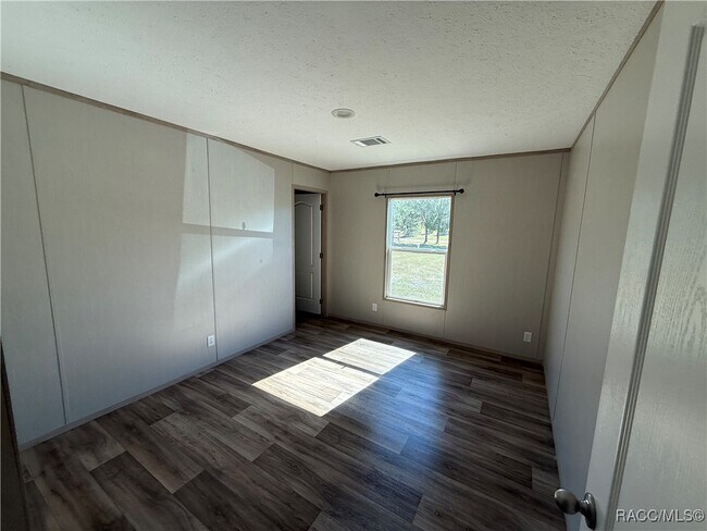 Building Photo - 5469 W Grovepark Rd