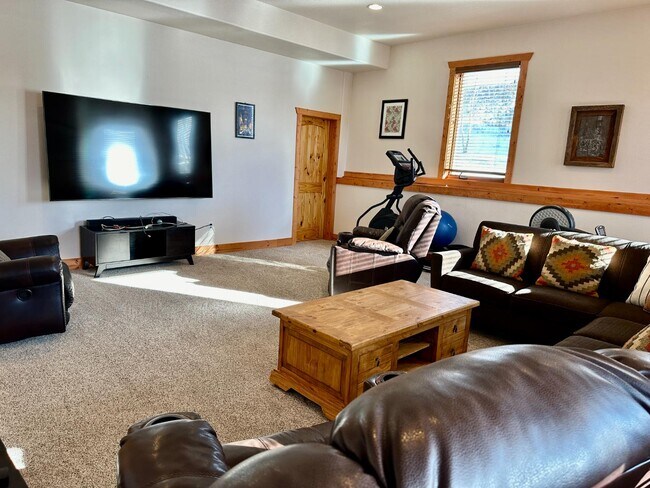 Building Photo - 33 Timberline Dr