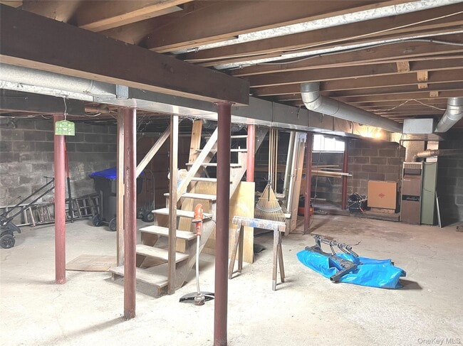 Building Photo - 14 Willow Bend