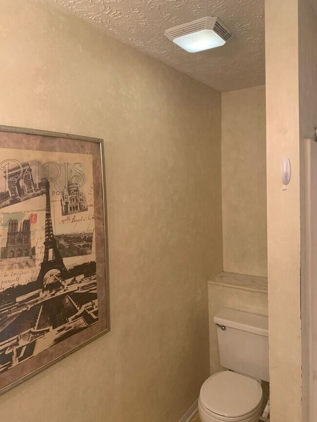 Building Photo - 1820-6 Tryon Drive