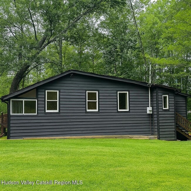 Building Photo - 18 Country Club Ln