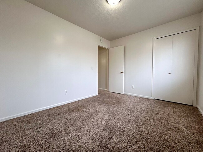 Building Photo - Two Bedroom Townhome In Southeast Grand Rapids