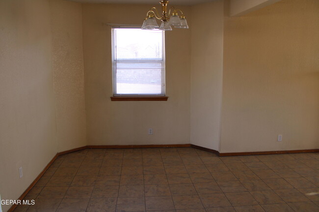 Building Photo - 704 Springfire Dr