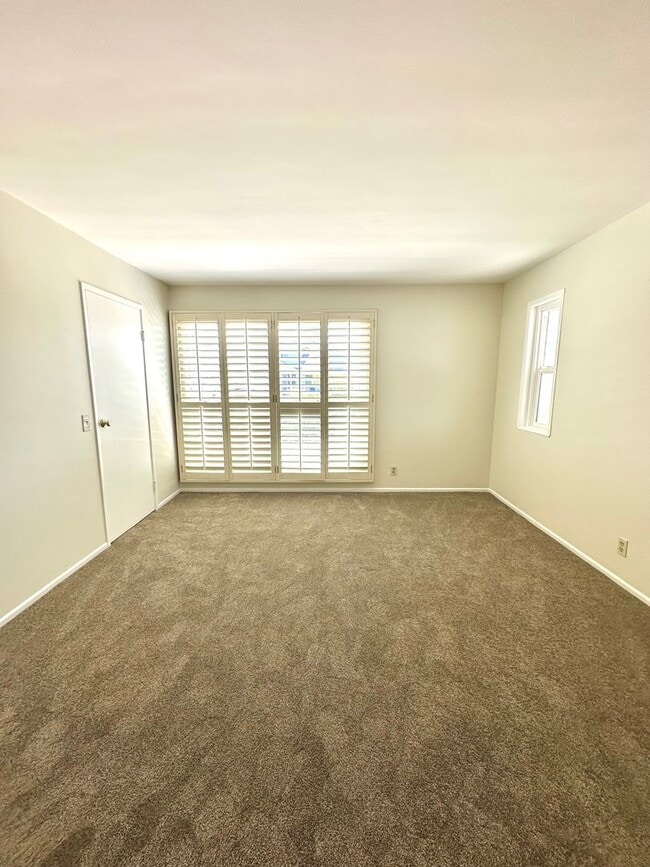 Building Photo - Desirable 4 bedroom home in Mountain View ...