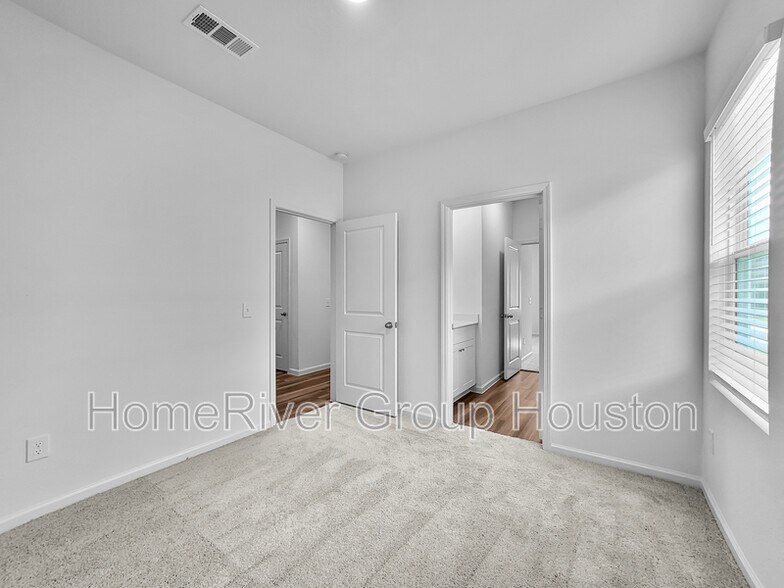 Building Photo - 28414 Selsdon Ct