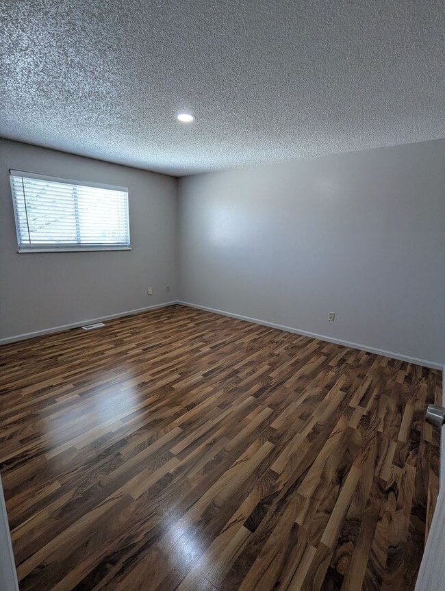 Building Photo - 3107 Scott Dr