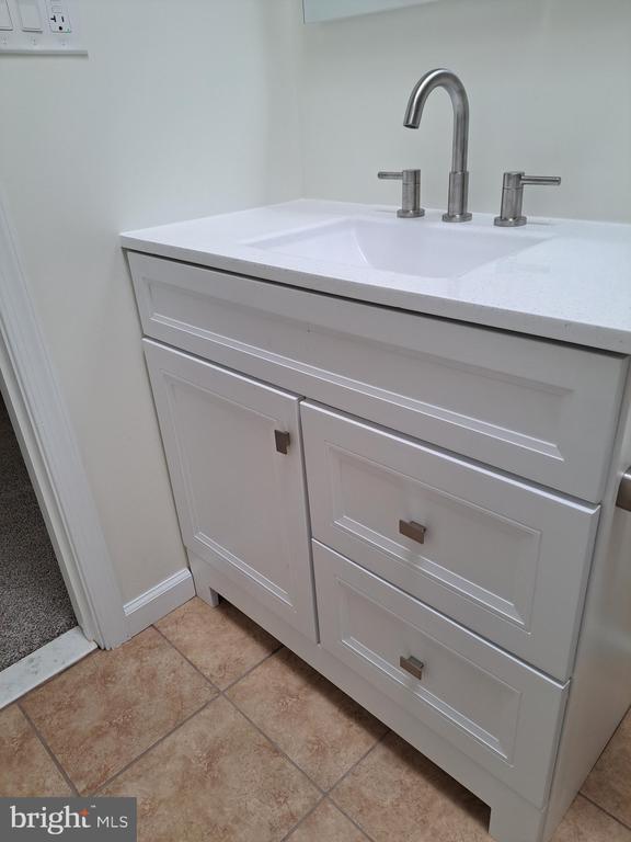 Building Photo - 3712 Clarendon Ave