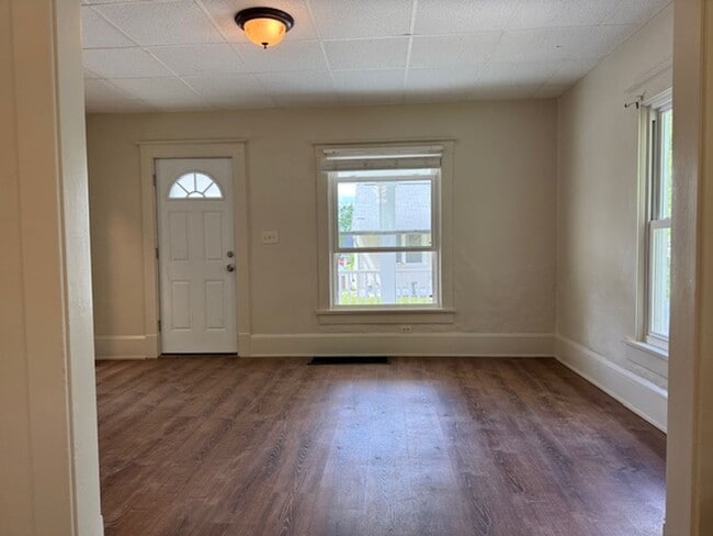Building Photo - 129 Diamond St