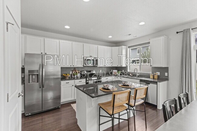 Building Photo - 1812 W Parkview Dr