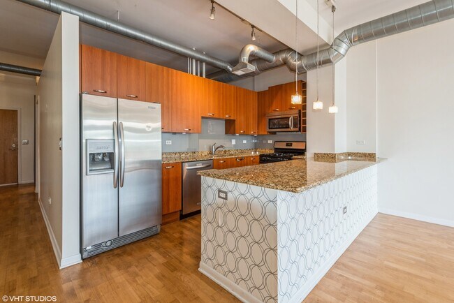 Building Photo - 1225 W Morse Ave