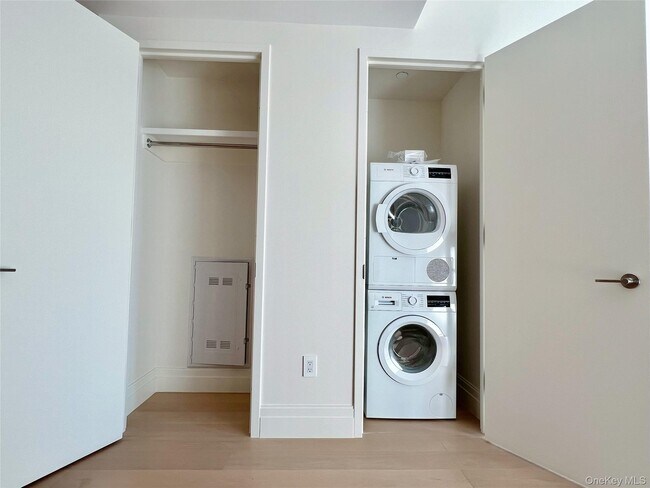 Building Photo - 30-55-55 Vernon Blvd