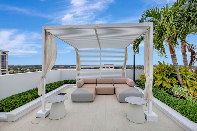Building Photo - 155 E Boca Raton Rd
