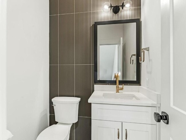 Building Photo - 1310 N Davidson St