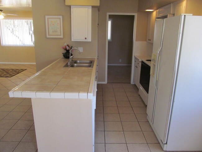 Building Photo - ASU - 5BR/2BA HOUSE W/POOL - BEAUTIFUL HOM...