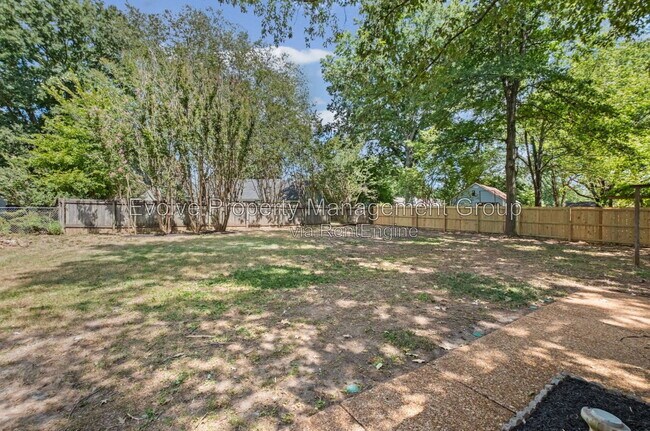 Building Photo - 3085 Circle Gate Dr