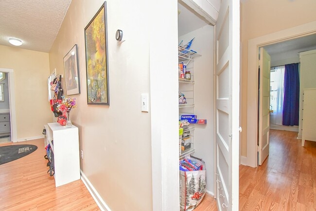 Building Photo - 7 Dupont Ln