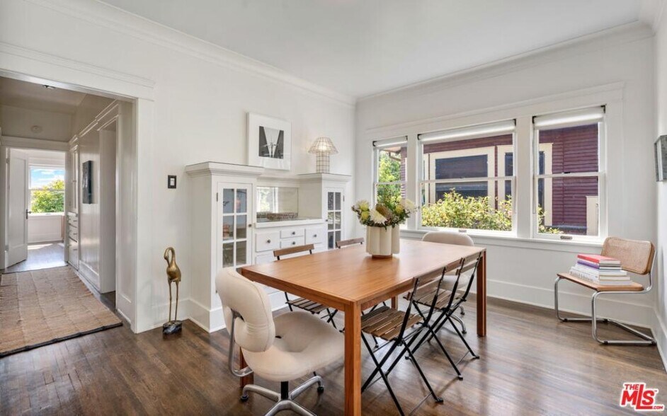 Building Photo - 2938 1/2 S La Salle Ave