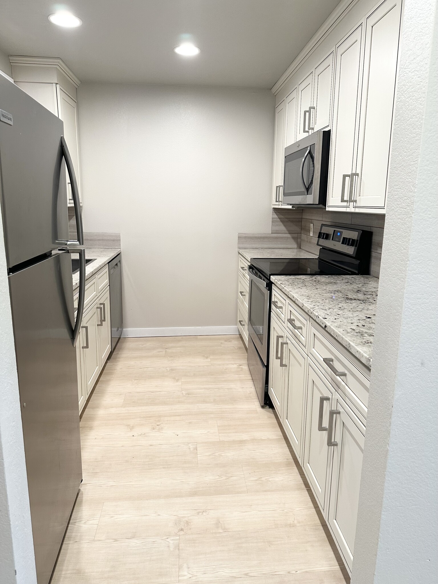 Building Photo - 12713 NE 83rd Ct