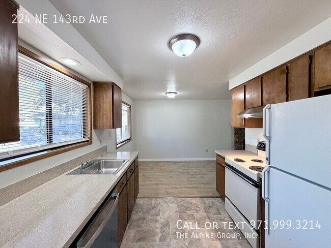 Building Photo - 224 NE 143rd Ave