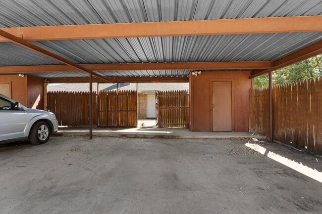 Building Photo - 15839 El Estado Dr