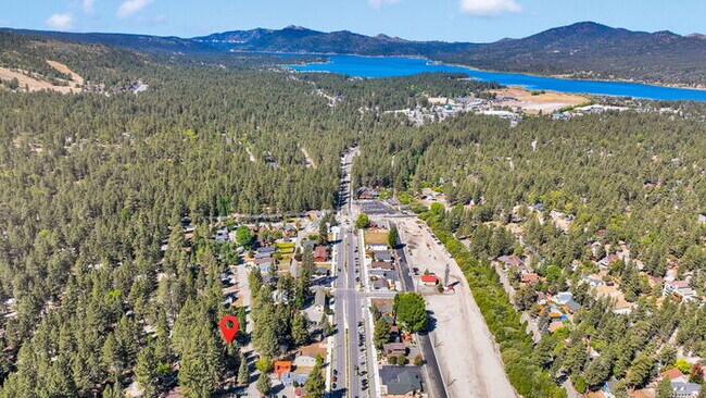 Building Photo - Remodeled 2 Bed / 1 Bath Near Bear Mountain & Golf Course