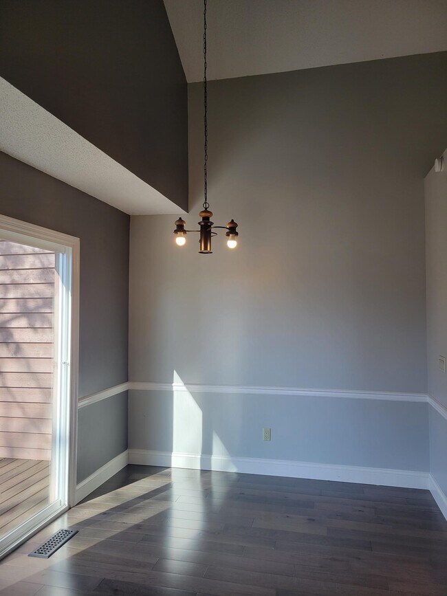 Building Photo - 116 Knollwood Ln