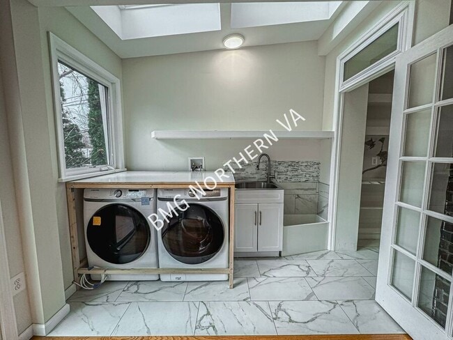 Building Photo - 4412 Volta Pl NW