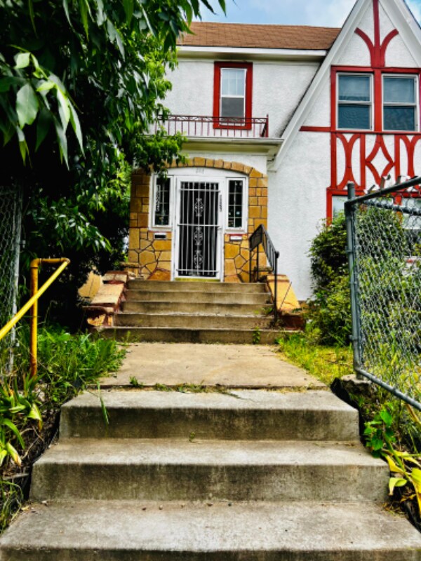 Building Photo - 1826 N Penn Ave