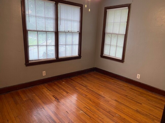 Building Photo - 1338 Colonial Dr
