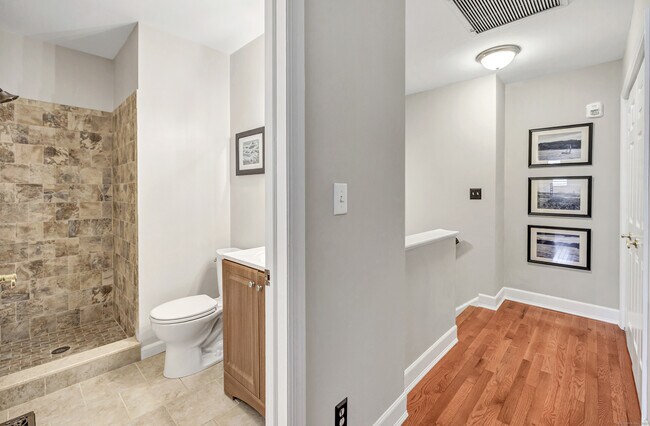 Building Photo - 170 Forest St