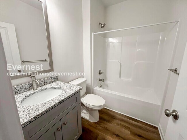 Building Photo - 3 Bed, 2 Bath Home with Garage / Pet-Friendly / Vouchers Accepted / Coming Soon!