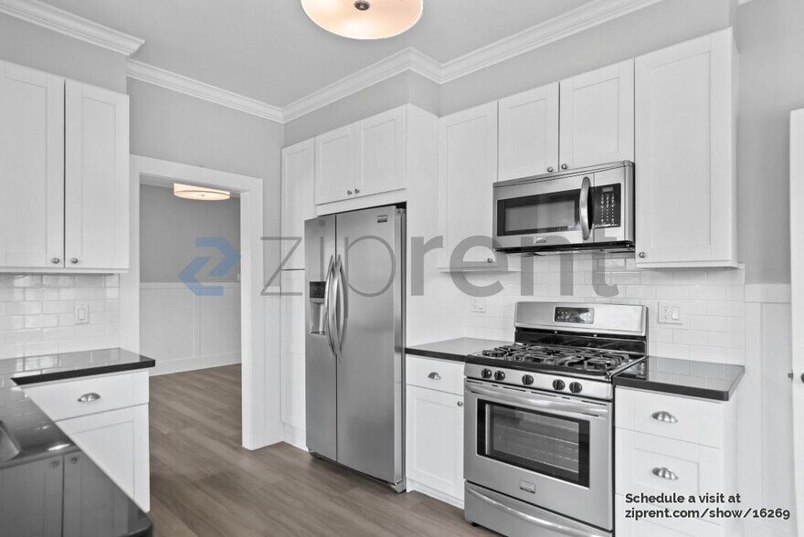 Building Photo - 212 Emerson St