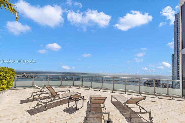 Building Photo - 1300 Brickell Bay Dr