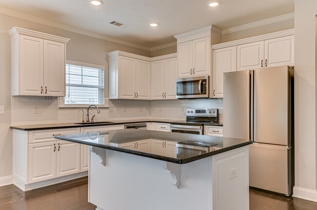 Building Photo - 5107 Heathbrook Dr