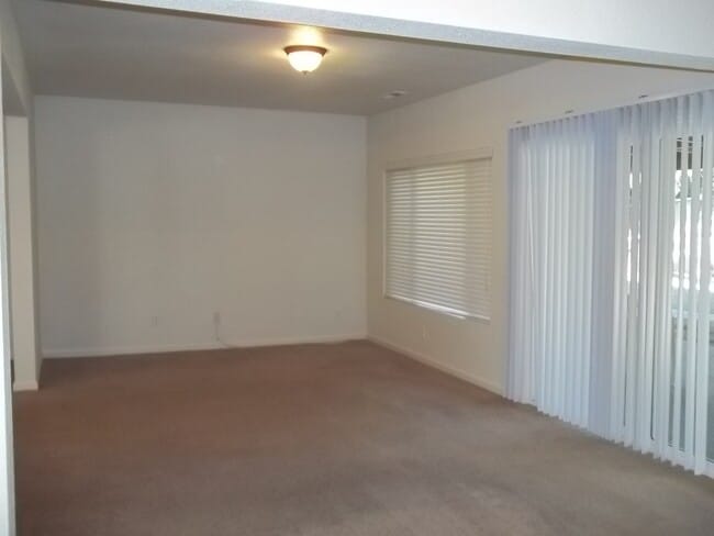 Building Photo - Spacious home recently remodeled, newer appliances & more. Lots of room!