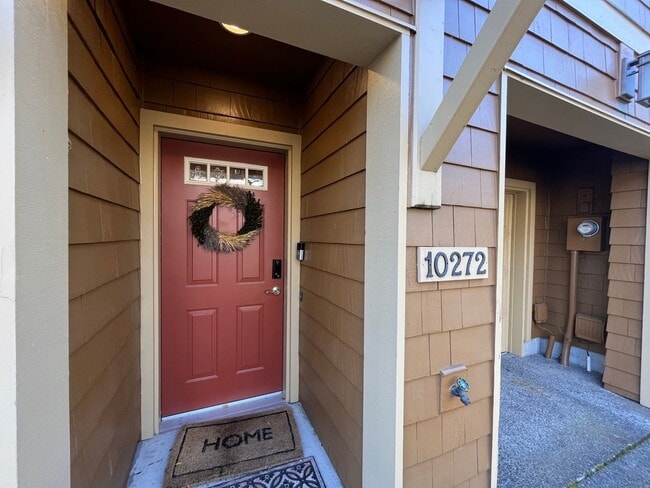 Building Photo - Incredible Forrest Park Townhome!! 2 bedroom, 2 bath, HUGE attached Garage!