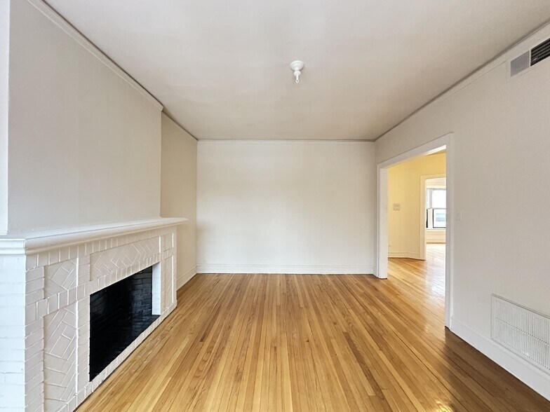 Building Photo - 1307 Oak Ave