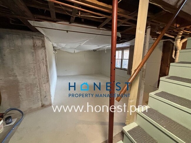 Building Photo - 273 Pond Rd